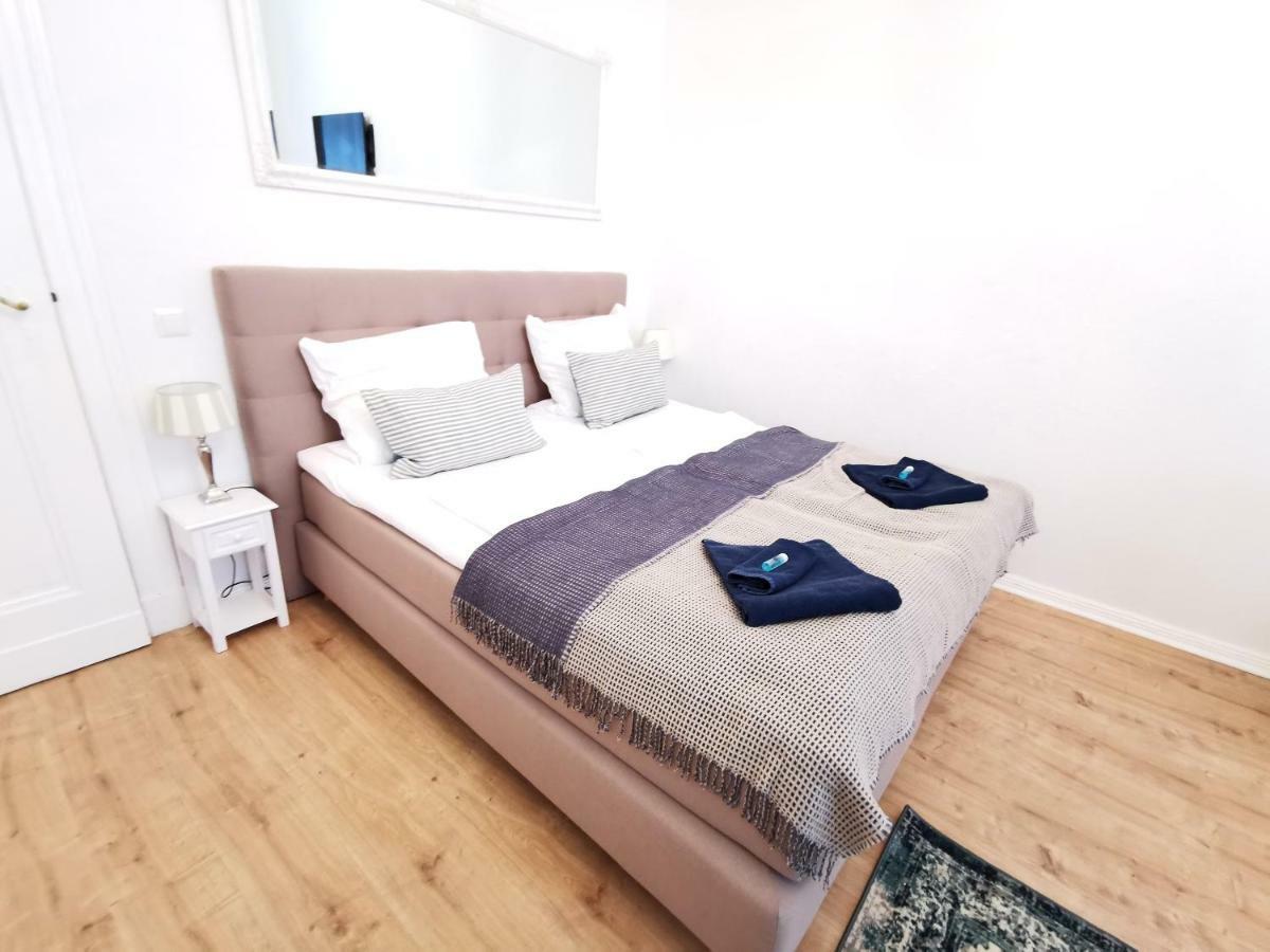 Kvh By Rockchair Apartments L Superhost Status L Boxspringbett Am Schloss Charlottenburg Welcomes You! Berlin Exterior foto