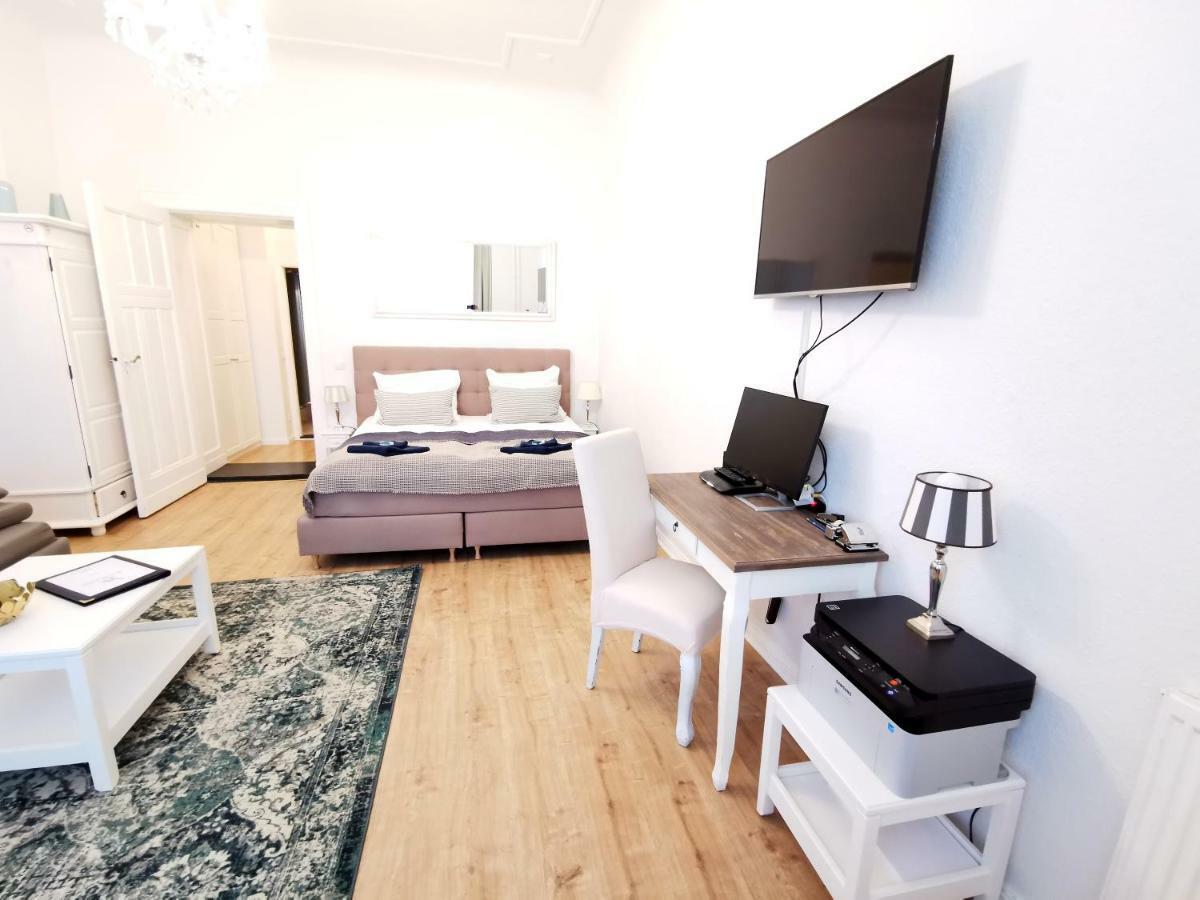Kvh By Rockchair Apartments L Superhost Status L Boxspringbett Am Schloss Charlottenburg Welcomes You! Berlin Exterior foto